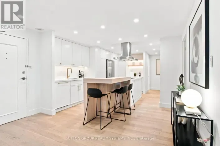 1504 - 812 BURNHAMTHORPE ROAD, Toronto