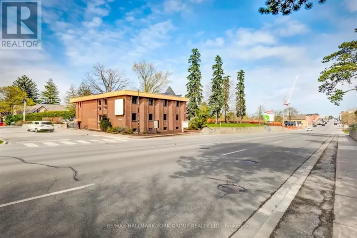 15064 YONGE STREET, Aurora