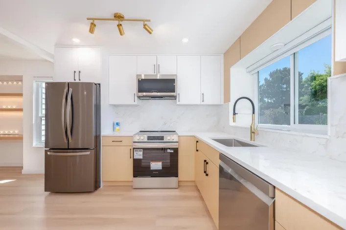 15092 19A AVENUE, Surrey