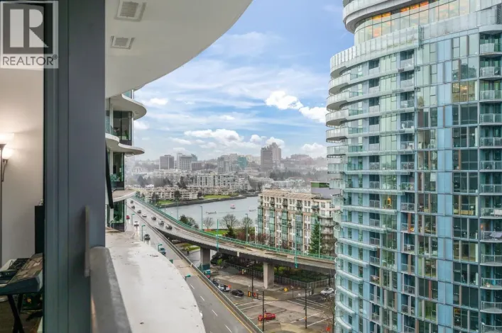 1517 68 SMITHE STREET, Vancouver