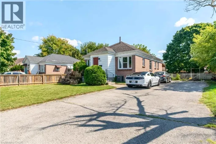 House for sale: 1519 HOWLAND Avenue, London