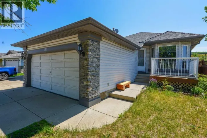 152 Valley Meadow Close NW, Calgary