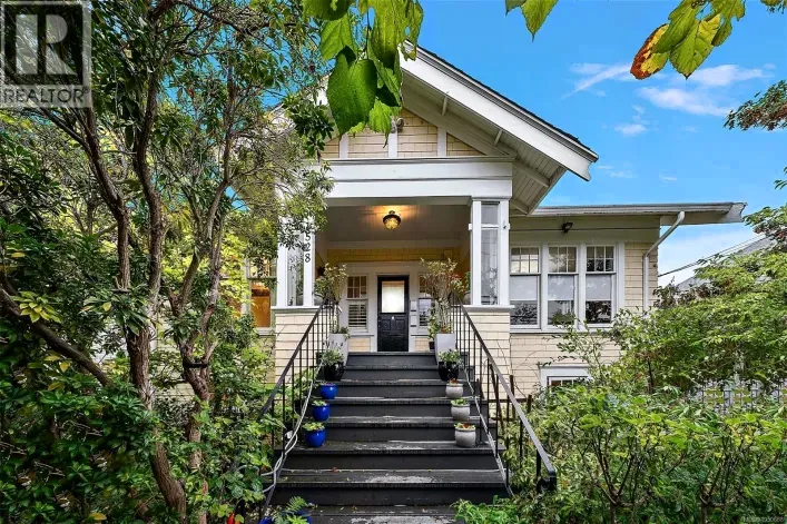 1528 Foul Bay Rd, Victoria