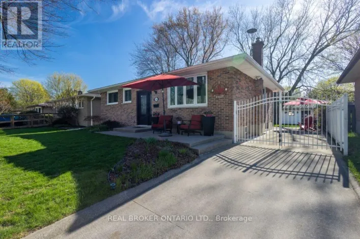 153 BAFFIN ROAD, London East