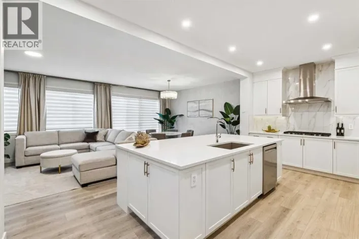 153 Edith Villas NW, Calgary