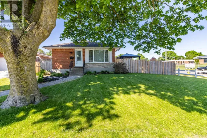 153 SPRINGBANK AVENUE N, Woodstock