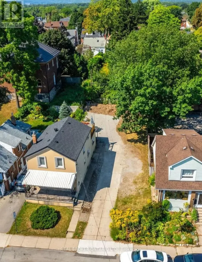 153 STRATHCONA AVENUE N, Hamilton