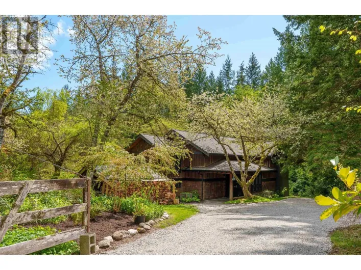 1531 LOCKYER ROAD, Roberts Creek