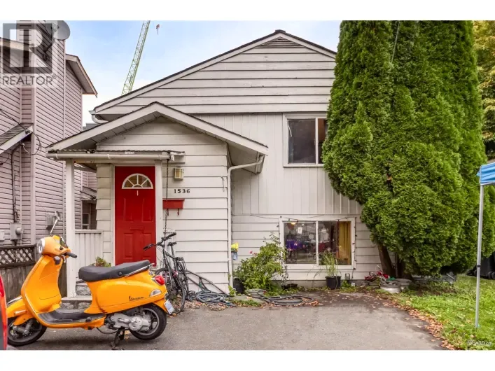 1536 BOND STREET, North Vancouver