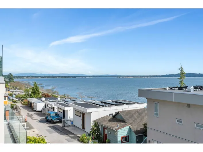 15364 VICTORIA AVENUE, White Rock