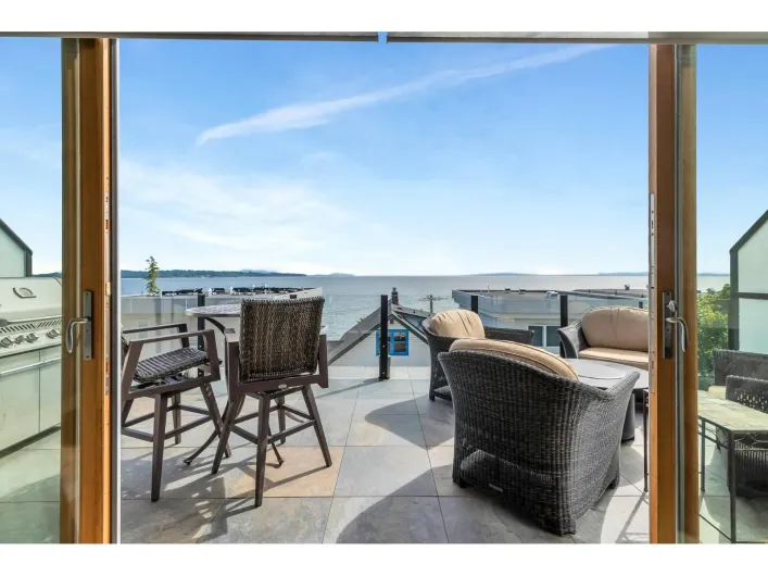 15364 VICTORIA AVENUE, White Rock