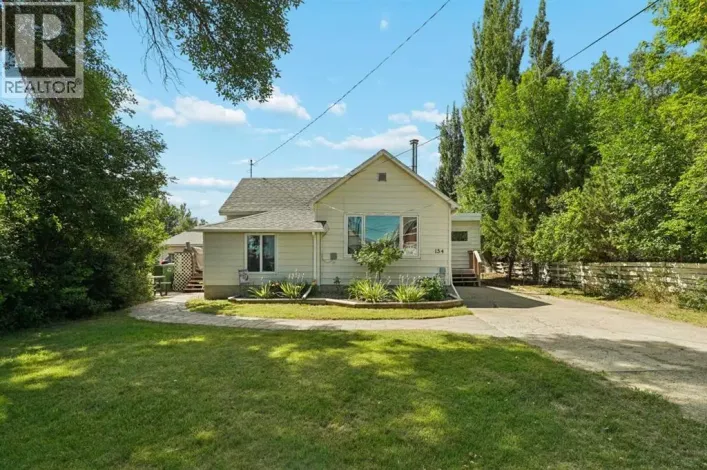 154 West 2 Avenue, Magrath