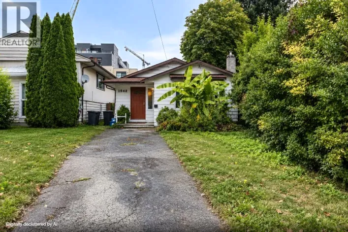 1542 BOND STREET, North Vancouver
