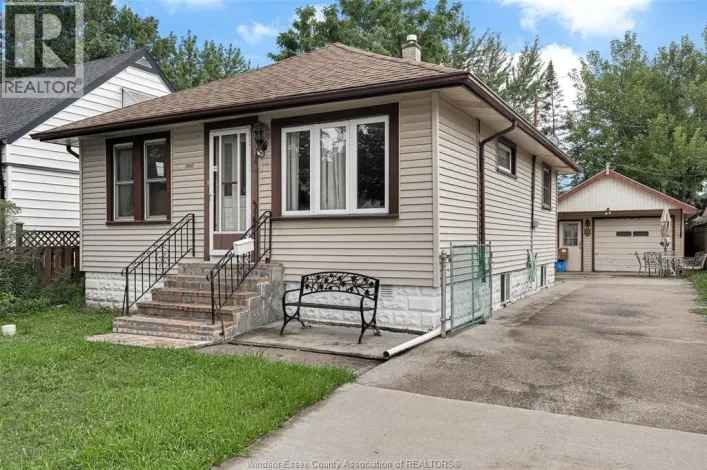 1547 ELLROSE AVENUE, Windsor