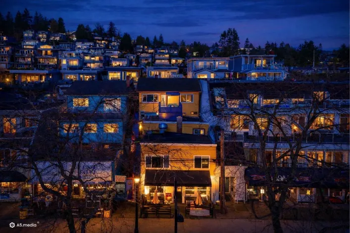 15517 MARINE DRIVE, White Rock