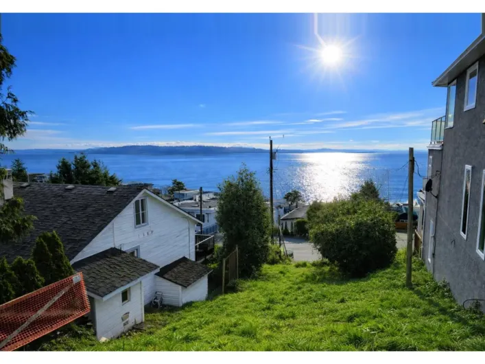 15519 COLUMBIA AVENUE, White Rock