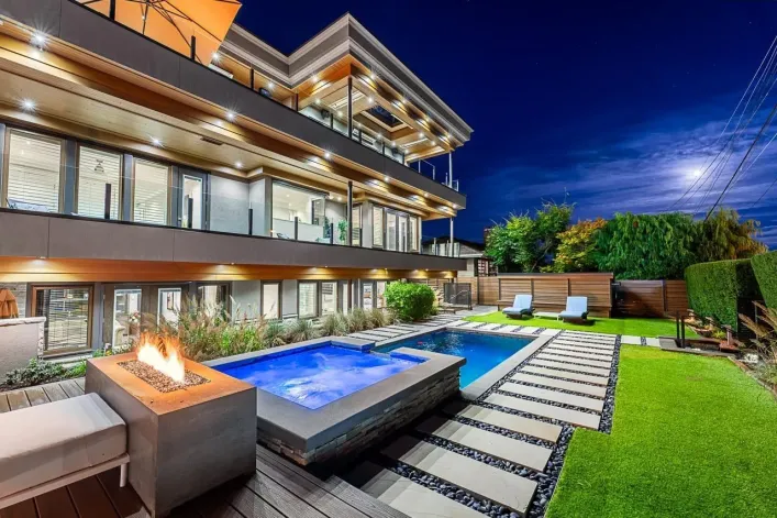 15567 PACIFIC AVENUE, White Rock