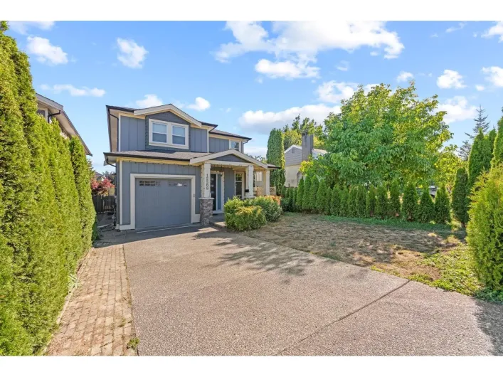 15568 RUSSELL AVENUE, White Rock