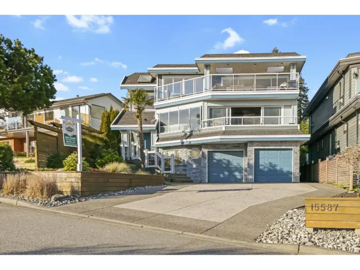 15587 SEMIAHMOO AVENUE, White Rock