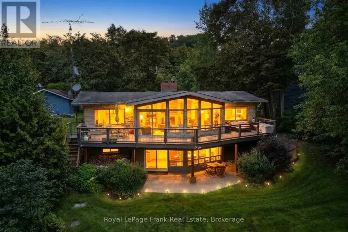 House for sale: 156 ACTON ROAD, Uxbridge