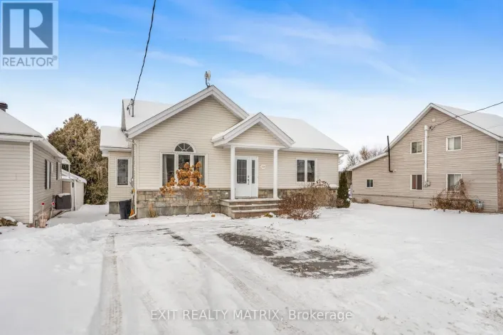 156 LONGUEUIL STREET, Champlain