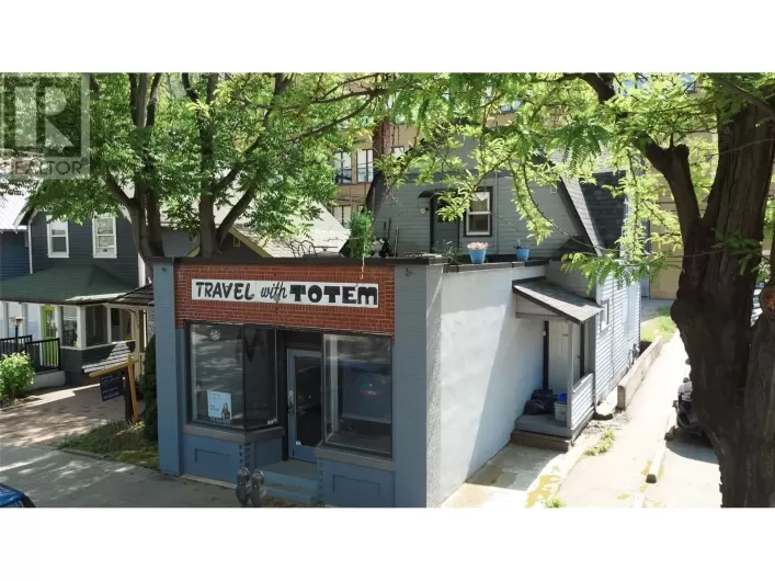 1560 BAY Avenue, Trail