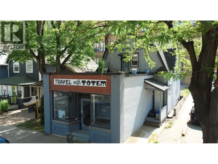 1560 BAY Avenue, Trail