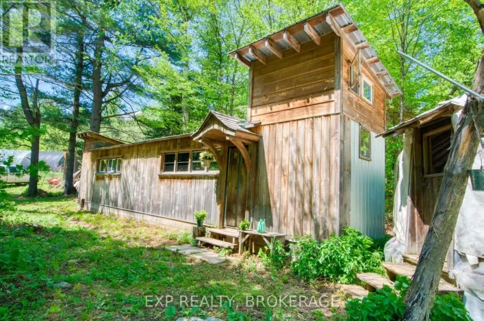 1563 CLARENDON ROAD, Frontenac