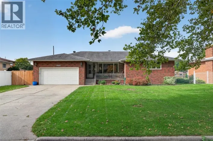 1565 Roxborough, Windsor