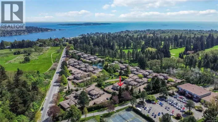 157 2345 Cedar Hill Cross Rd, Oak Bay