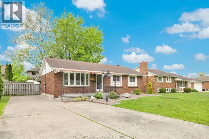 1570 LAURIER DRIVE, LaSalle