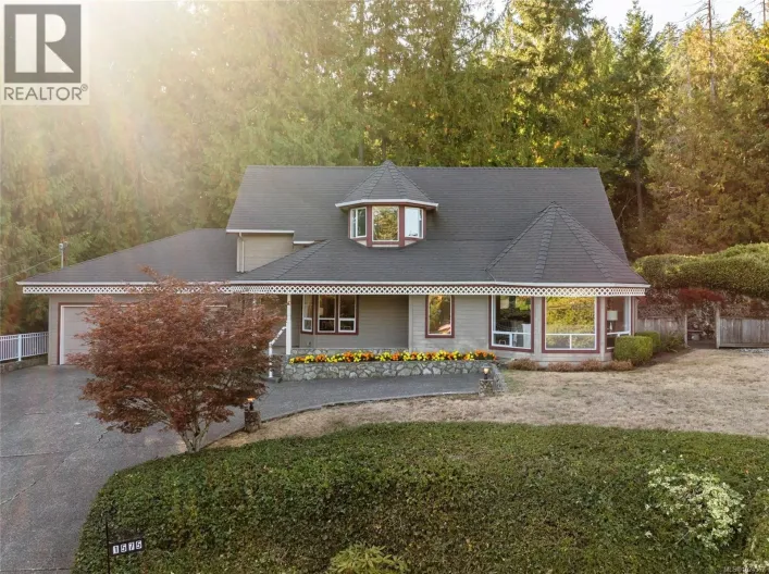 1575 Dean Park Rd, North Saanich
