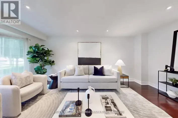 158 WALTON DRIVE, Aurora