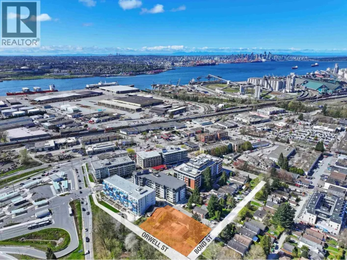 1583 BOND STREET, North Vancouver