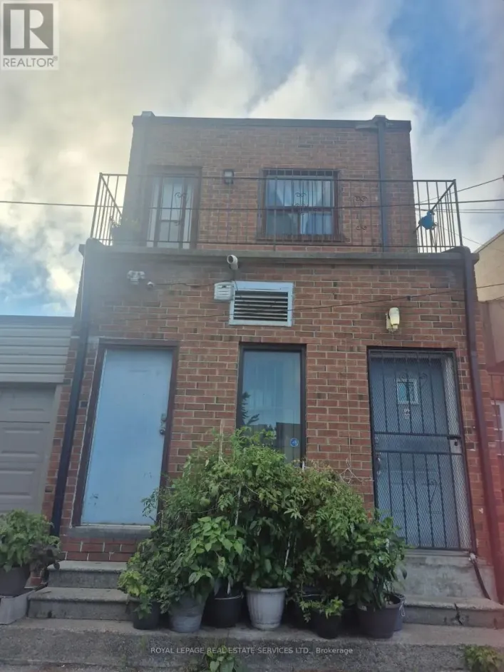 1584 DUNDAS STREET W, Toronto