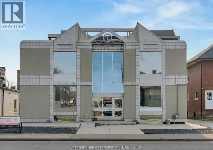 1585 OUELLETTE AVENUE, Windsor