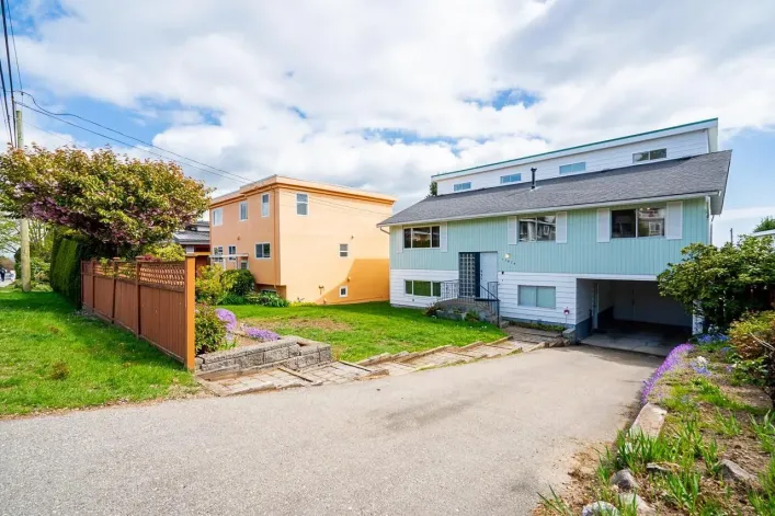 15856 BUENA VISTA AVENUE, White Rock