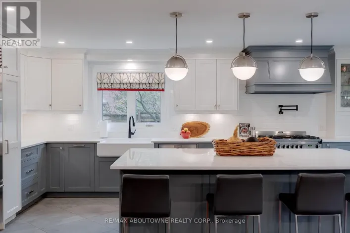 1586 HERITAGE WAY, Oakville