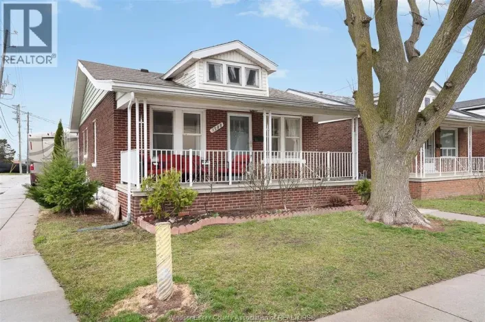 1588 MARENTETTE AVENUE, Windsor