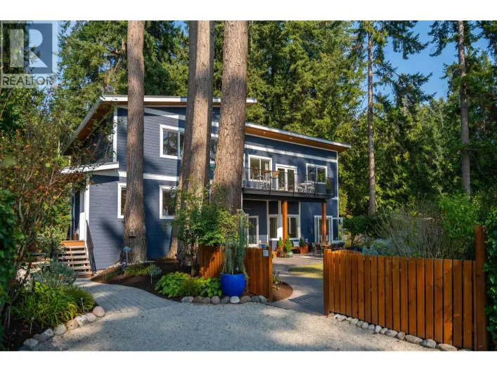 1590 OCEAN BEACH ESPLANADE, Gibsons