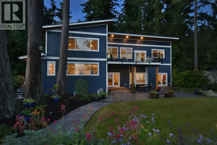 1590 OCEAN BEACH ESPLANADE, Gibsons