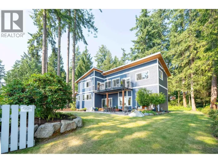 1590 OCEAN BEACH ESPLANADE, Gibsons