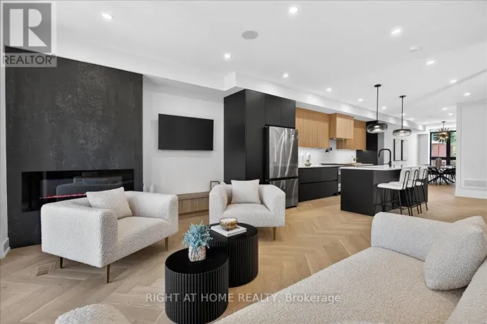 15B ROSEMEADE AVENUE, Toronto