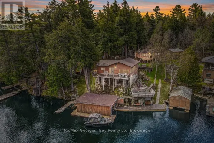 House for sale: 15SR405 SEVERN RIVER SHORE, Muskoka Lakes)