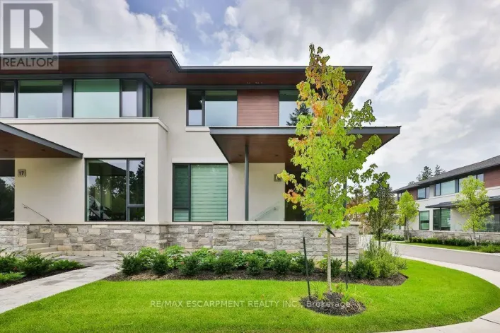 16 - 10 MAPLE GROVE DRIVE, Oakville