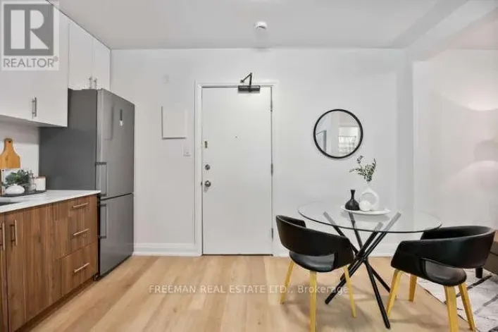 16 - 134 CARLTON STREET, Toronto