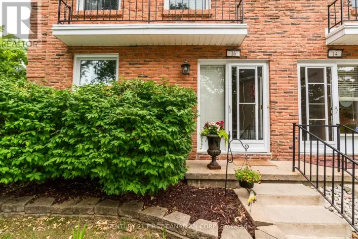 16 - 1385 COMMISSIONERS ROAD W, London South