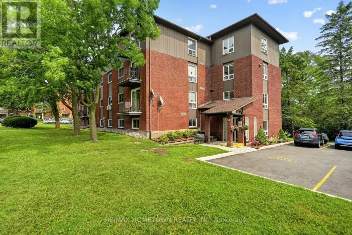 16 - 14 CHARLOTTE PLACE, Brockville