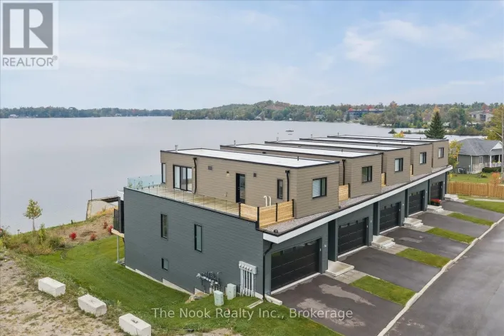 16 - 19 WEST STREET N, Kawartha Lakes