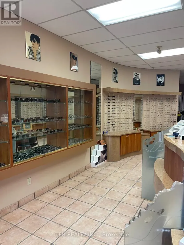 16 - 390 STEELES AVENUE W, Vaughan